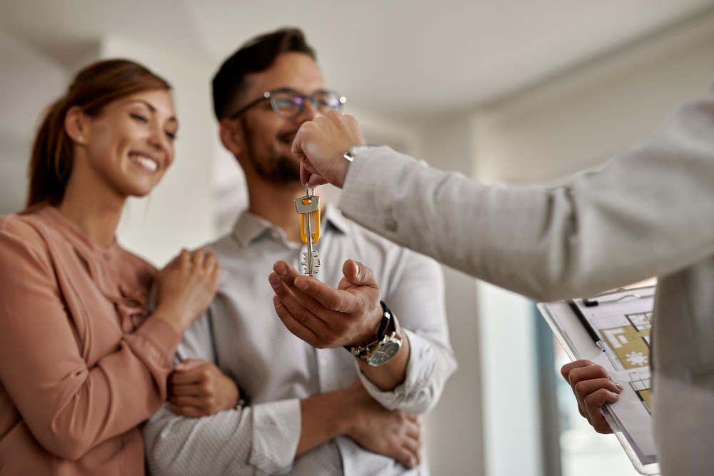 Ventajas de Comprar un Inmueble con una Inmobiliaria vs. de Forma Independiente